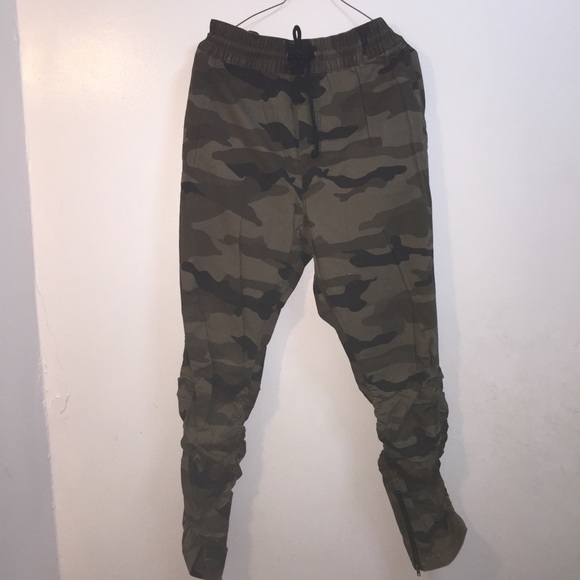 mens army green jogger pants